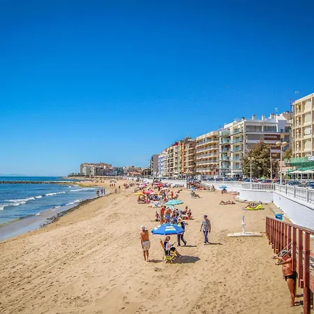 2 Bedroom Lovely In Τορεβιέχα