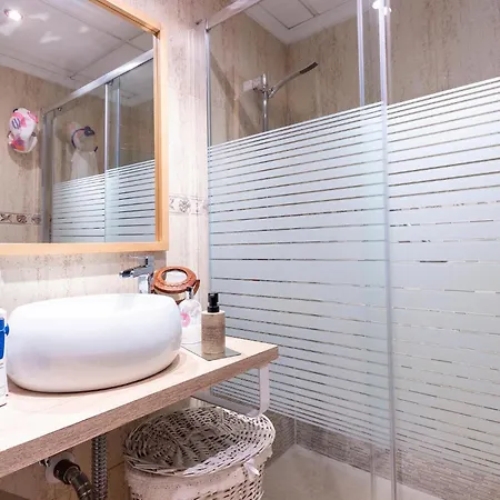 Διαμέρισμα 2 Bedroom Lovely In Τορεβιέχα